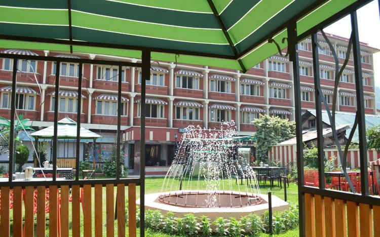 Shah Abbas Hotel At Dal Lake Srinagar (Jammu and Kashmir) Exterior photo