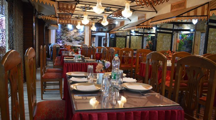Shah Abbas Hotel At Dal Lake Srinagar (Jammu and Kashmir) Exterior photo